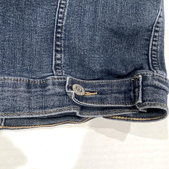 Girls Denim Jean Signature Levi Strauss Basic Truckers Jacket.    SIZE S - Picture 6 of 12